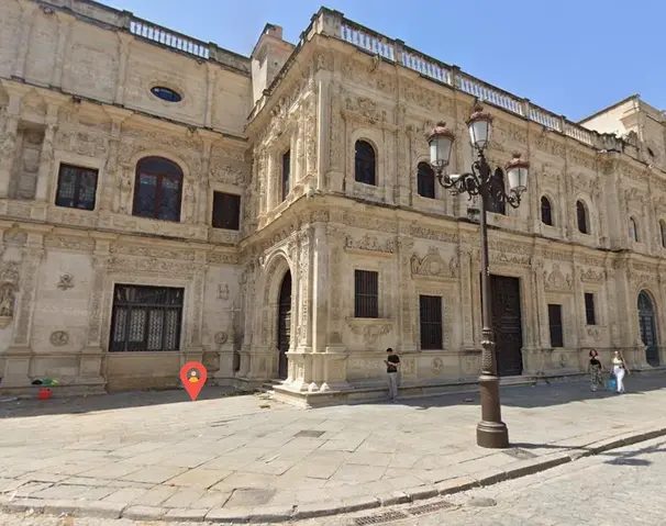 Foto 2 de Free Tour Sevilla Premium: historia y encanto con guías locales