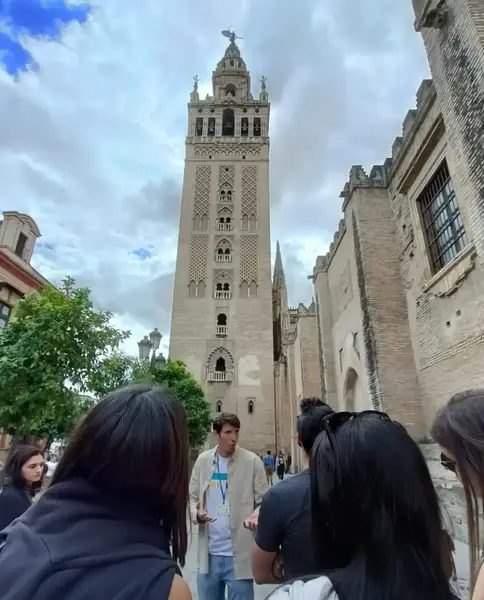 Foto 5 de Free Tour Sevilla Premium: historia y encanto con guías locales
