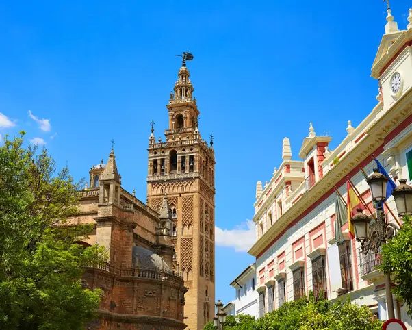 Foto 6 de Free Tour Sevilla Premium: historia y encanto con guías locales