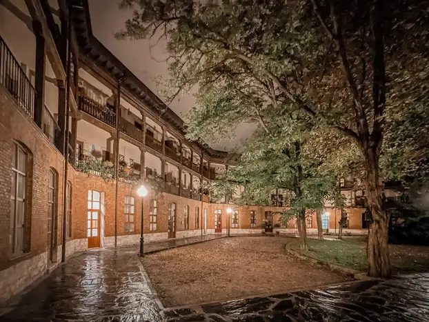 Free Tour por Valladolid: Enigmas, Historias y Leyendas - ¡Radioguía individual incluida !