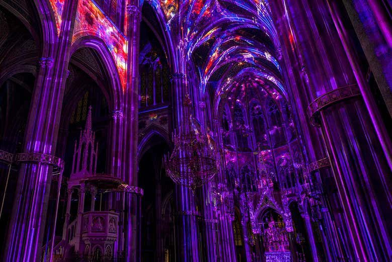 Espectáculo de luz y sonido en la iglesia Votiva