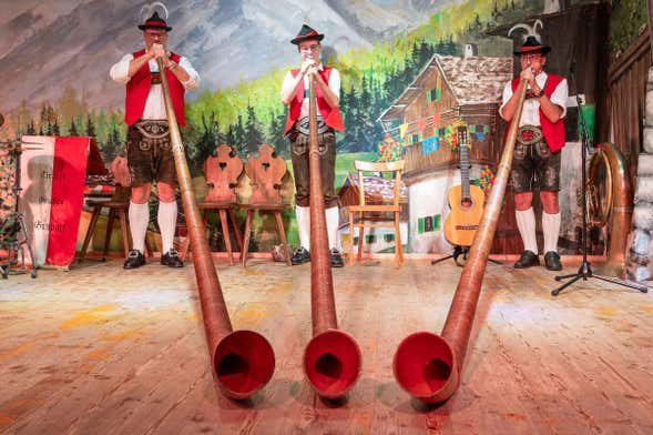 Espectáculo tirolés con cena y música en directo