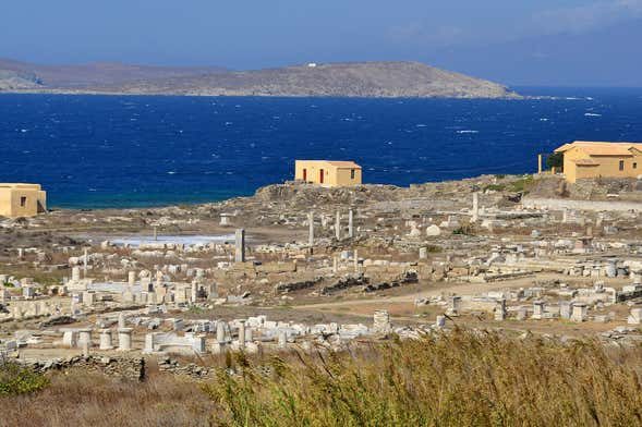 Excursión a las islas de Delos y Rhenia en velero