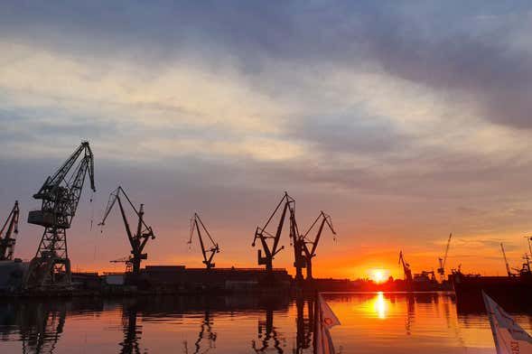 Paseo en barco al atardecer