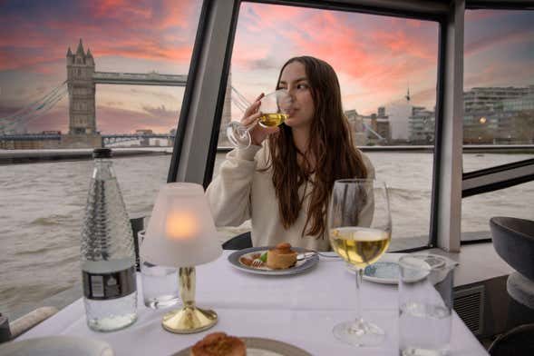 Crucero con cena y música en directo