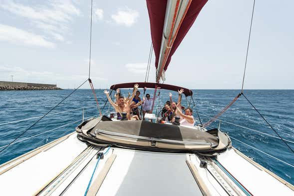 Paseo en velero con avistamiento de cetáceos desde Morro Jable