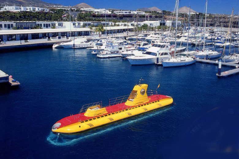 Paseo en submarino por Puerto Calero