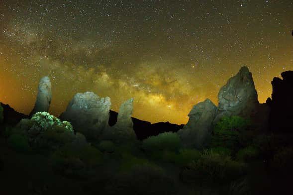 Senderismo nocturno por las Cañadas del Teide con observación de estrellas