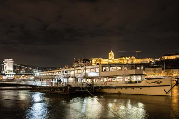 Crucero con cena y música en vivo