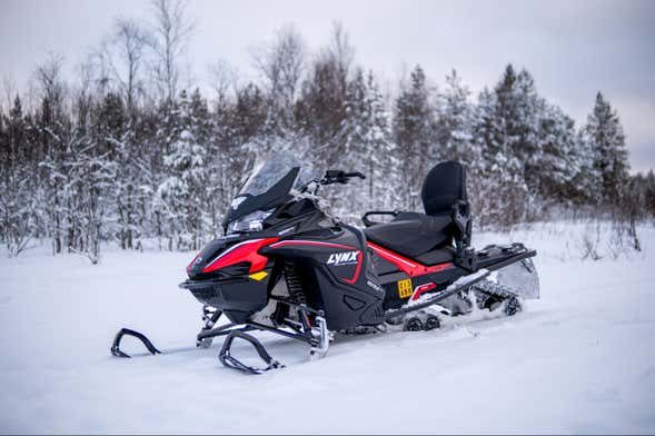 Aventura en moto de nieve por Rovaniemi