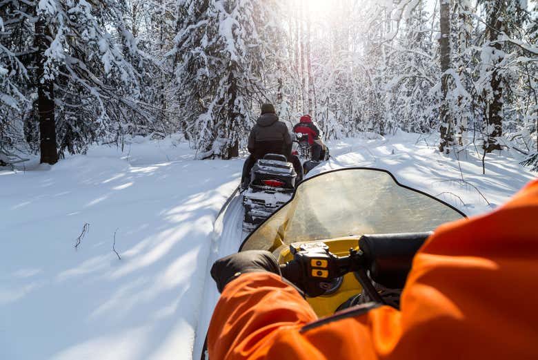 Paseo en moto de nieve por Levi