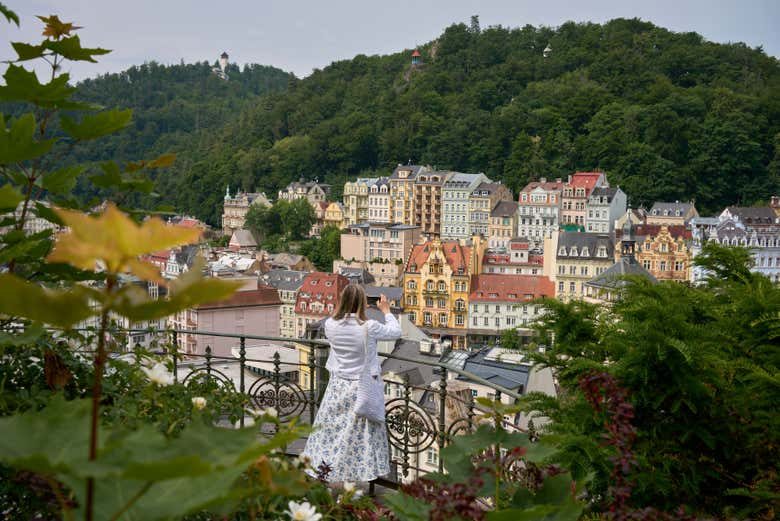 Excursión a Karlovy Vary con entradas al funicular y torre de Diana