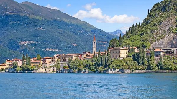 Paseo en barco por el lago de Como con guía incluida