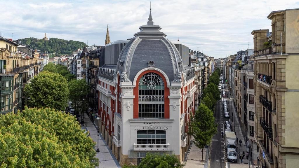 Hotel Palacio Bellas Artes San Sebastián, Curio Collection by Hilton