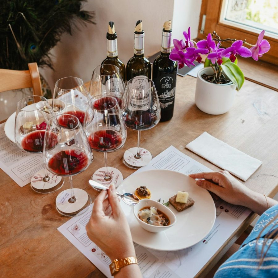 Bodega Corte Pavone: Cata de Vinos de Montalcino + Bocados Gourmet