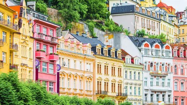 Excursión a Karlovy Vary y Castillo de Loket opcional desde Praga