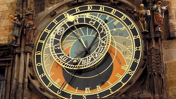 Entrada a la torre del Reloj Astronómico de Praga con 20 minutos de introducción