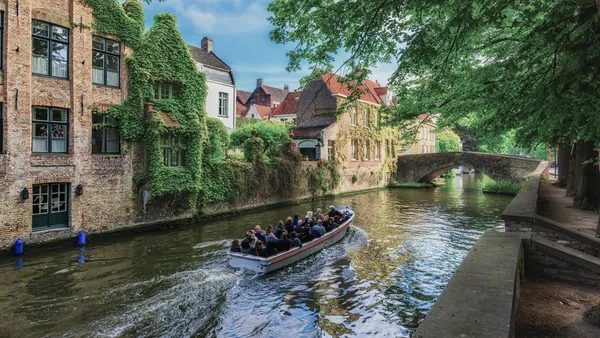 Excursión a Brujas con paseo en barca y molinos de Damme desde Bruselas