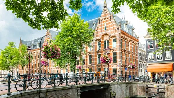 Ámsterdam a pie, en bici y en barco con almuerzo holandés incluido