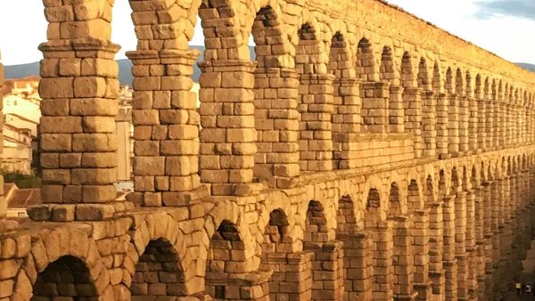Excursión a Toledo y Segovia con entradas al Alcázar y tour opcional por Ávila desde Madrid