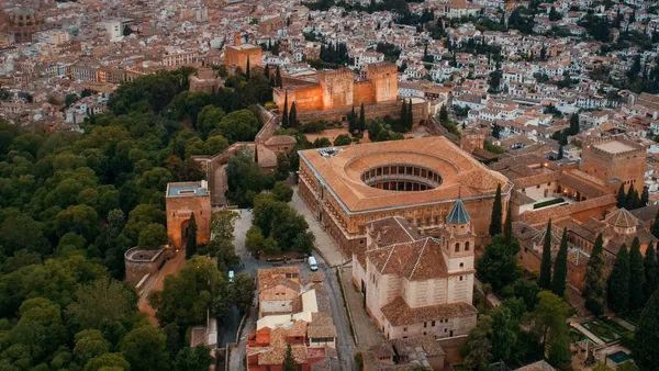 Visita con audioguía por la Alhambra con entradas y tarjeta City Pass