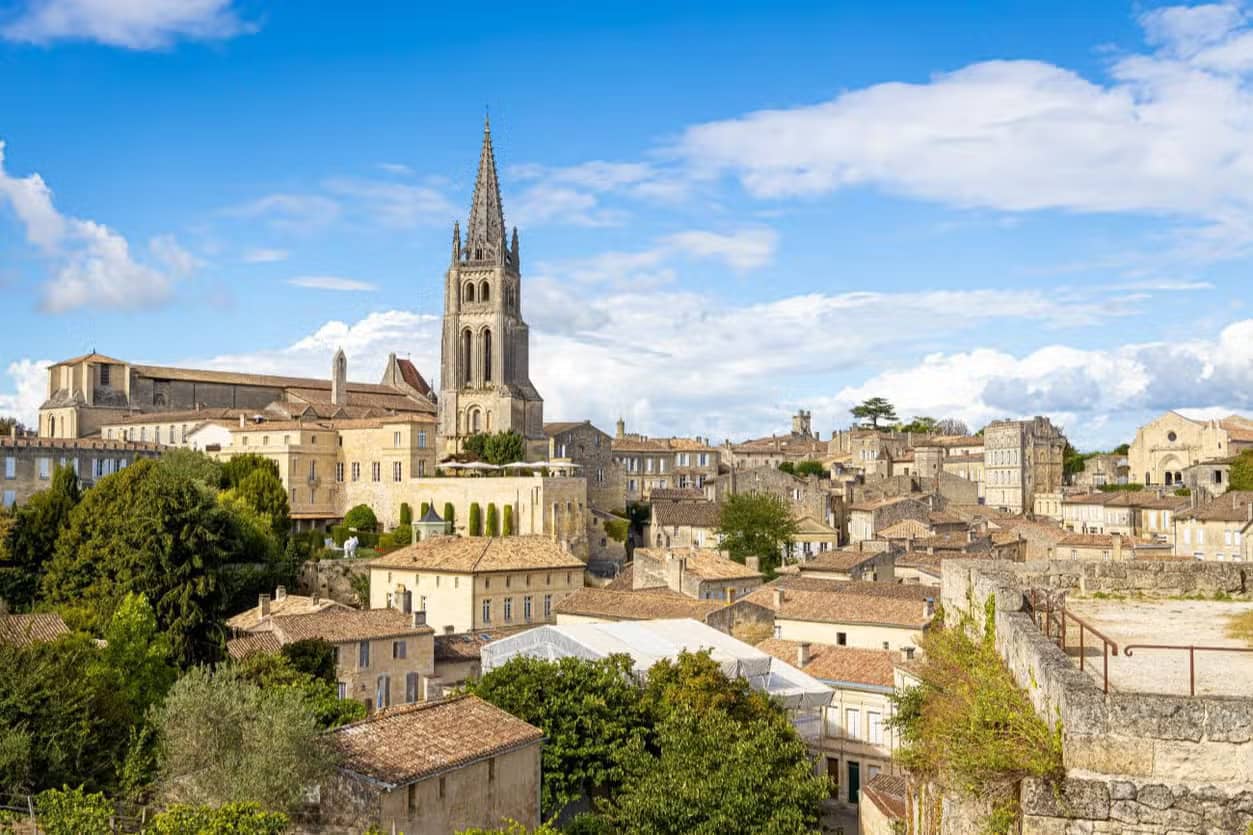 Excursión a Saint-Émilion con visita a la iglesia monolítica + Cata de vinos