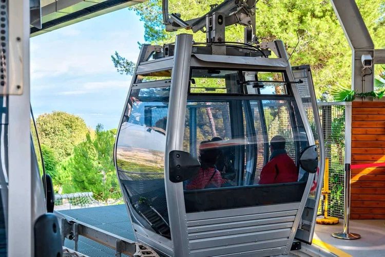 Teleférico de Montjuic + Bus turístico Barcelona 24h