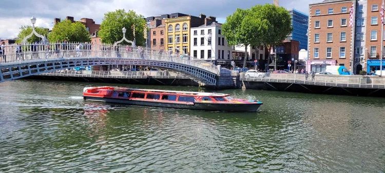 Crucero por el río de Dublín - Paseo en barco con visita de la ciudad