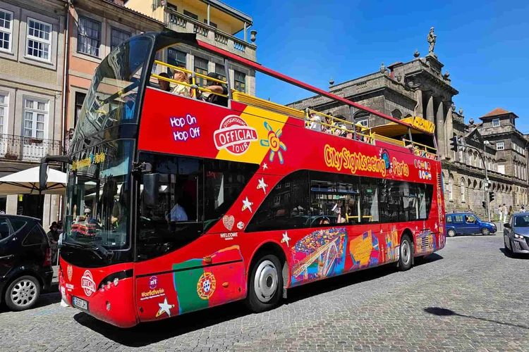 Bus turístico de 48 horas en Oporto + dos visitas guiadas a pie + visita nocturna