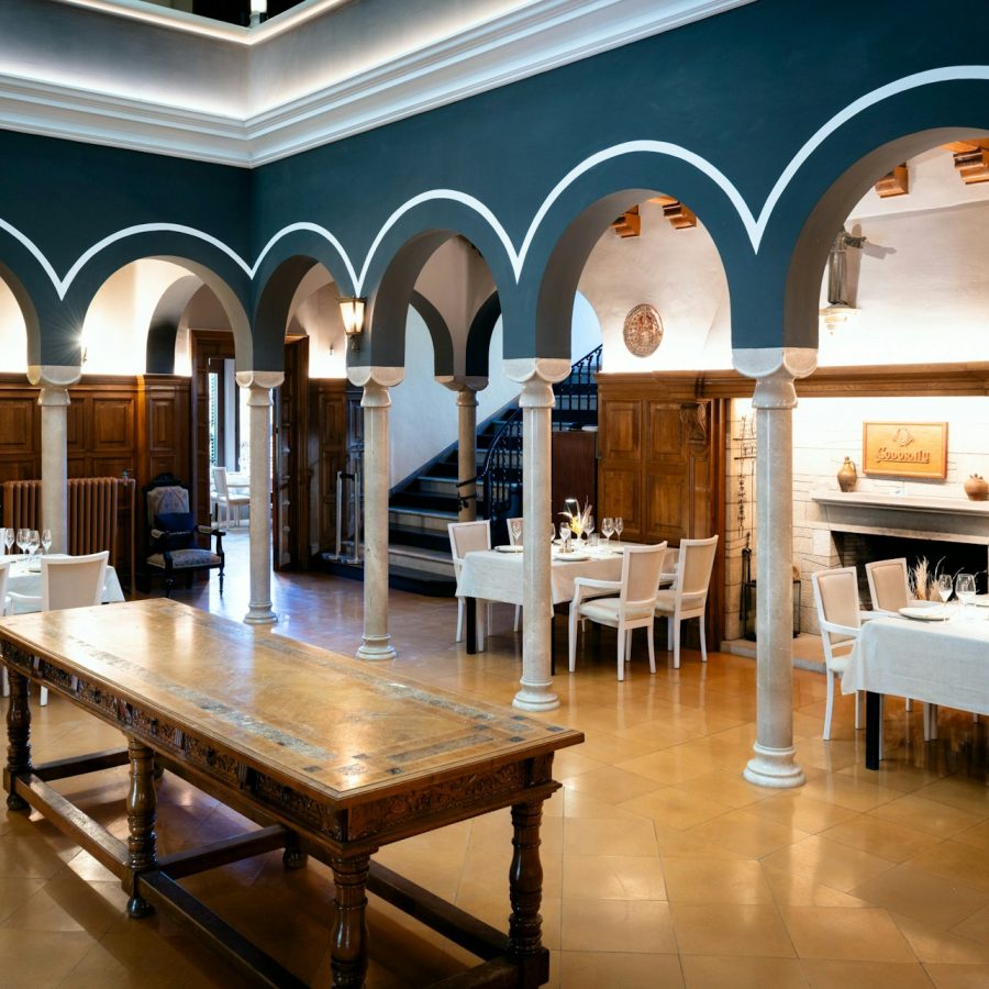 Bodega Codorníu: Tour guiado + La Torre Menú Almuerzo + Cata de cava