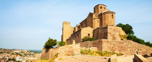 Excursión a Cardona, Montaña de Sal y Montserrat en grupo reducido