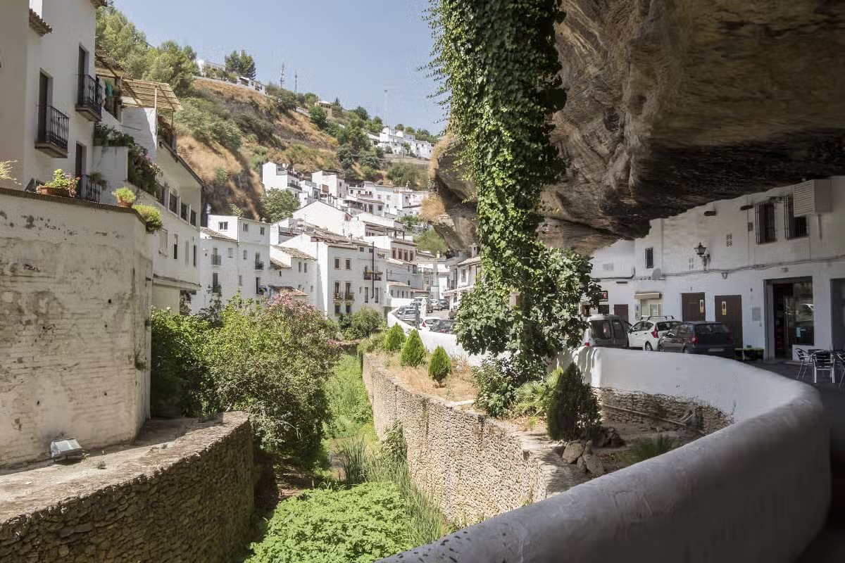 Free tour por Setenil de las Bodegas
