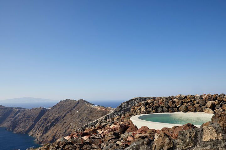 Bañera de hidromasaje volcánica con vistas a la Caldera para parejas ultrarrománticas