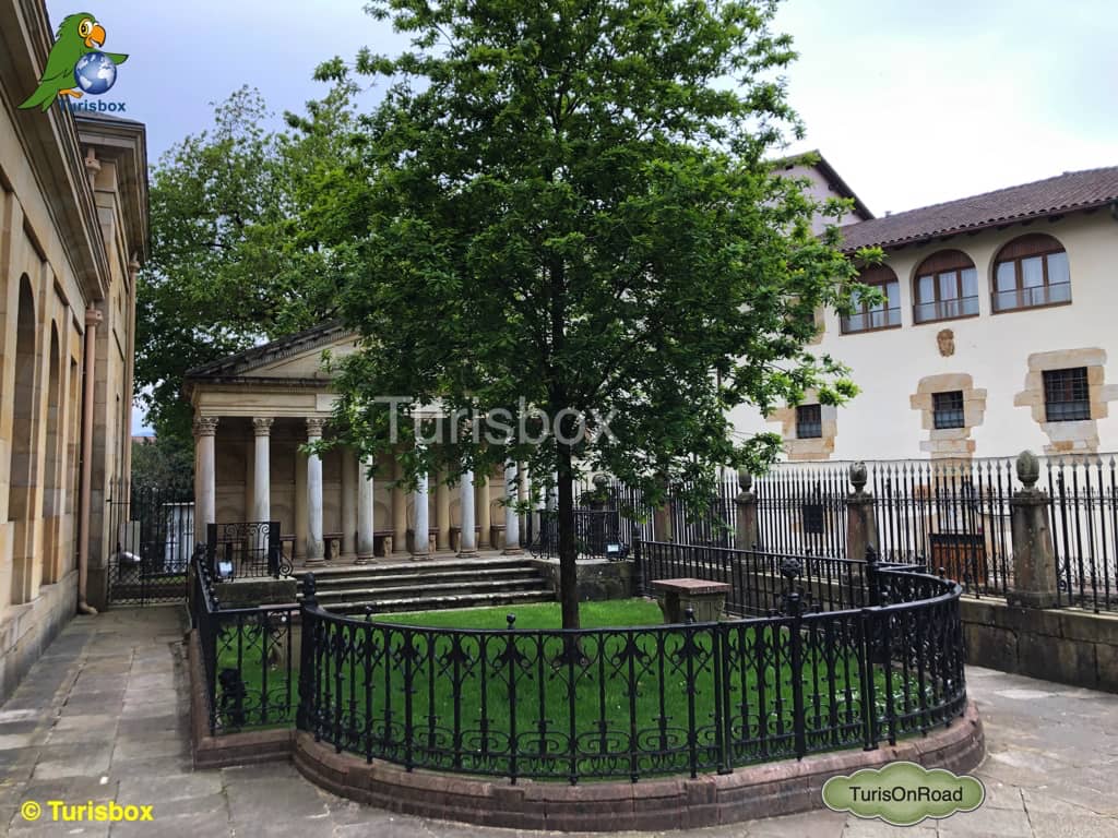 Foto 3 de Arbol y Casa de Juntas de Gernika