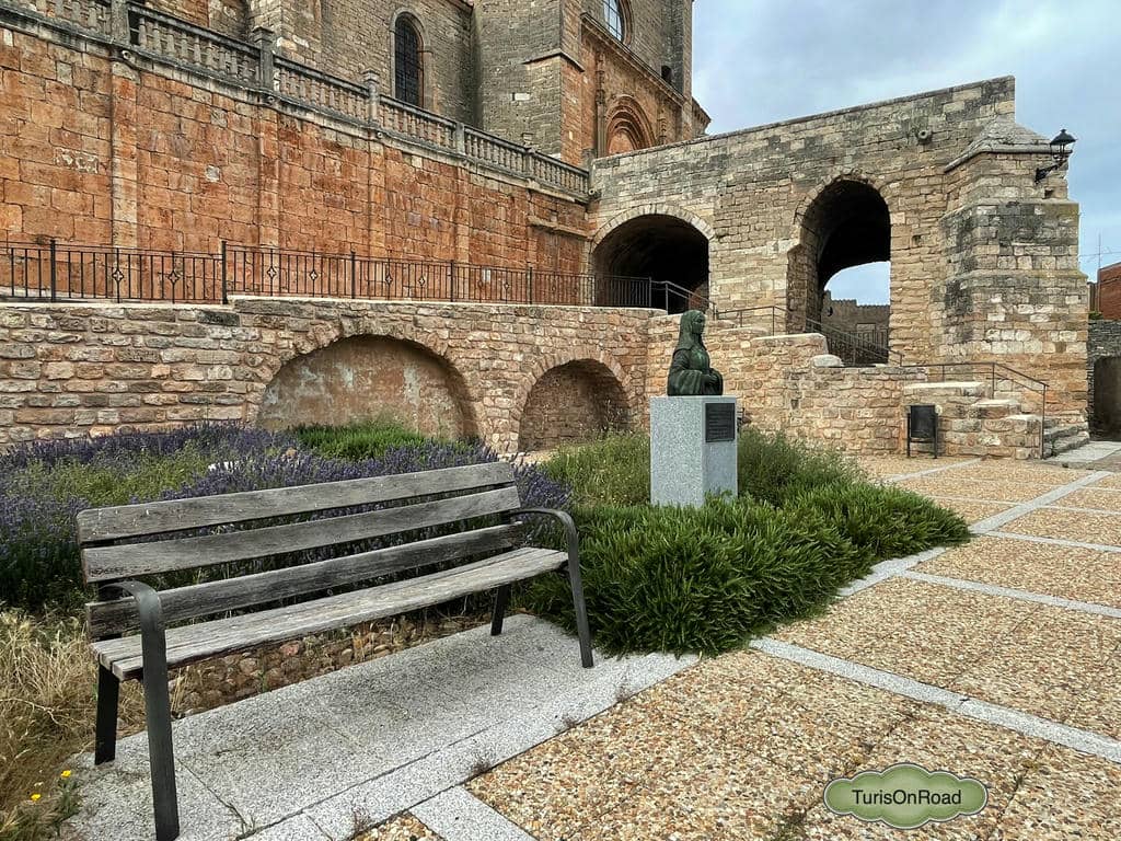 Foto 2 de Plaza de Juana I de Castilla