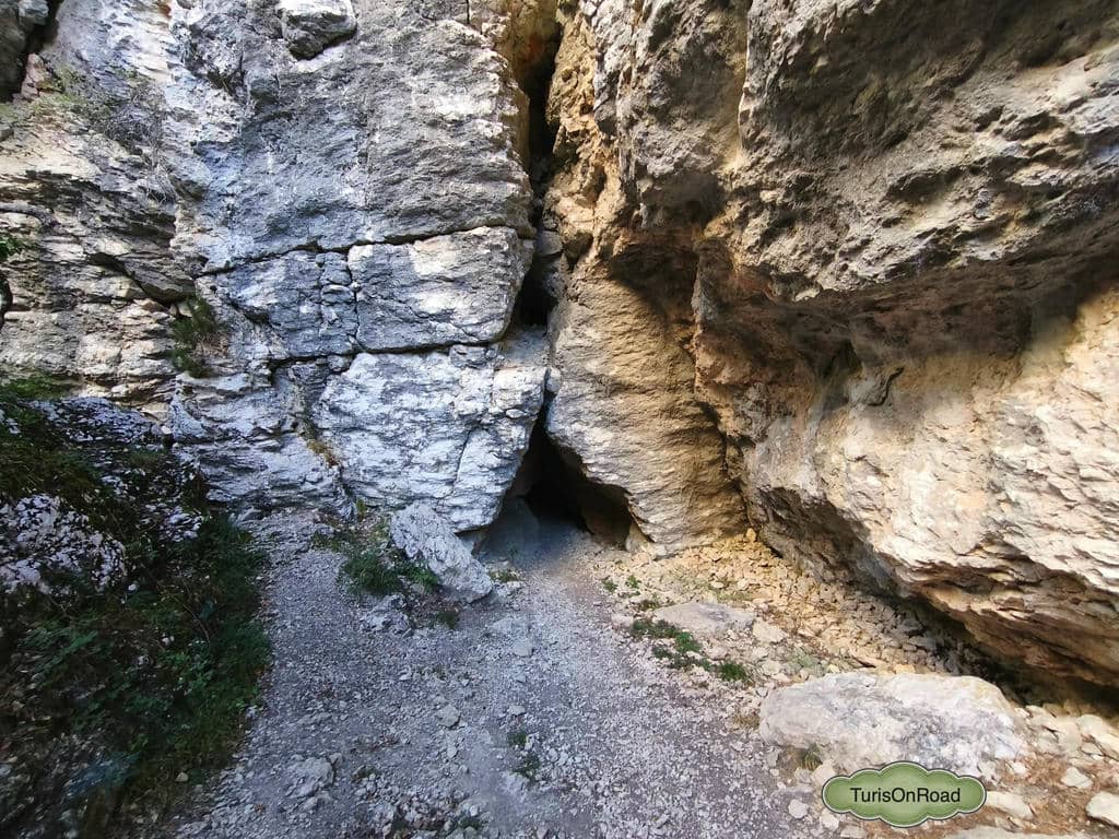 Foto 2 de Agujero de Ollobarren