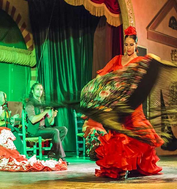 FLAMENCO + TOUR DE TAPAS POR TRIANA